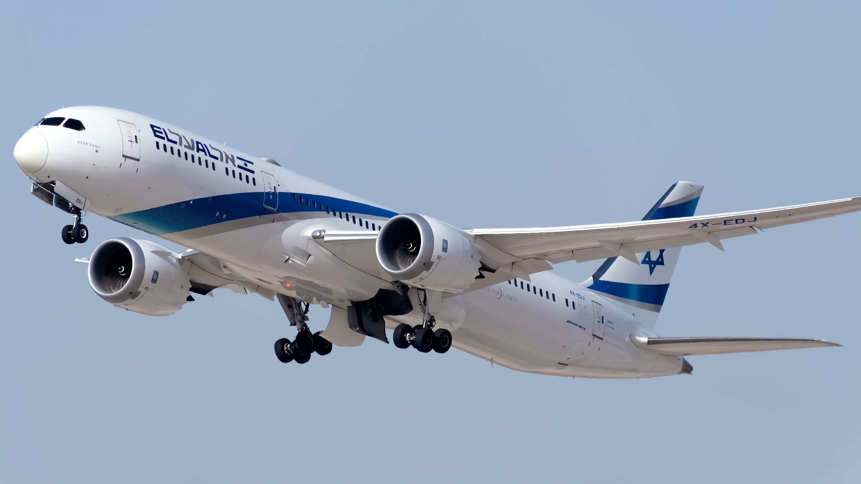 ال آل بوئینگ 787-9 در حال عزیمت TLV Shutterstock_2555934011