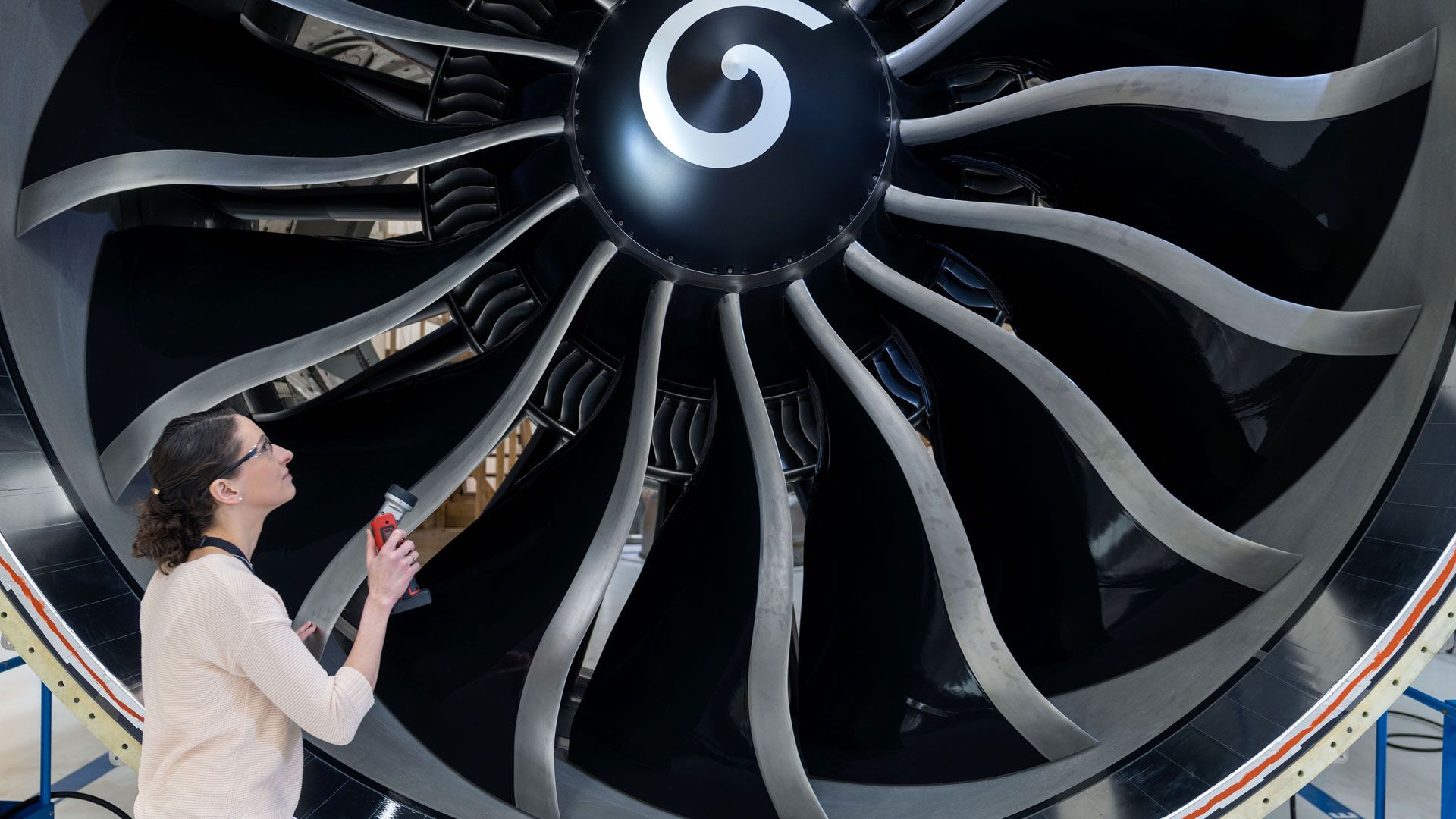 GE9X in testing facility