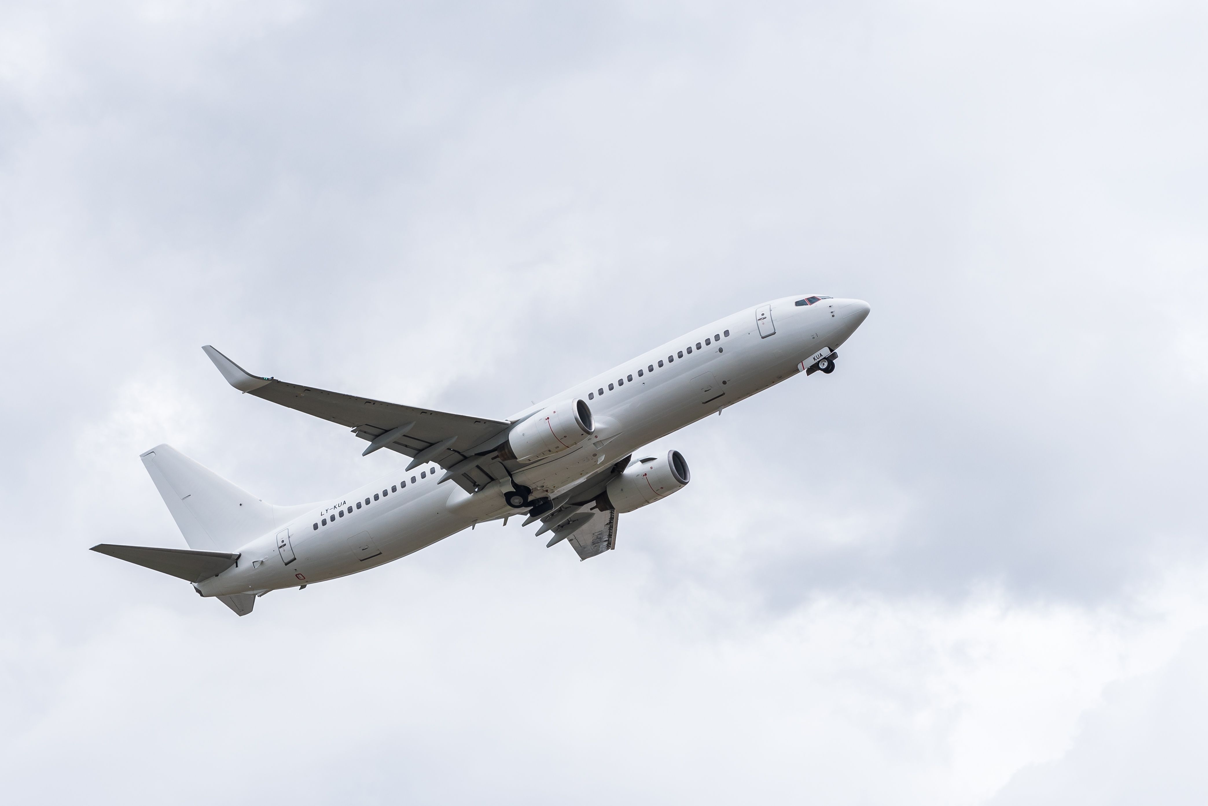 Wizz Air Leased Boeing 737 Tips Back On Tail In Norway