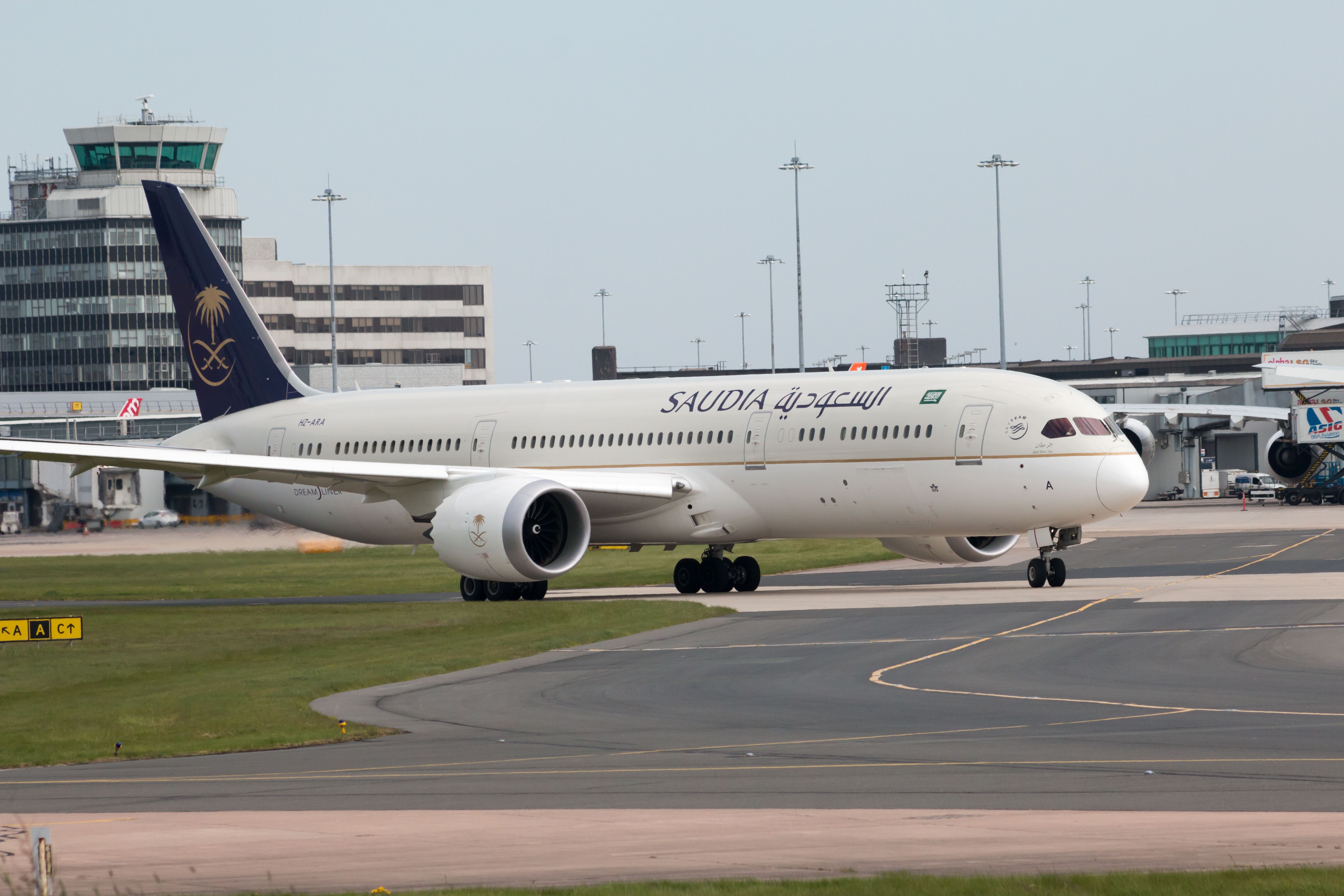 Saudia Boeing 787-9 at MAN shutterstock_502058812