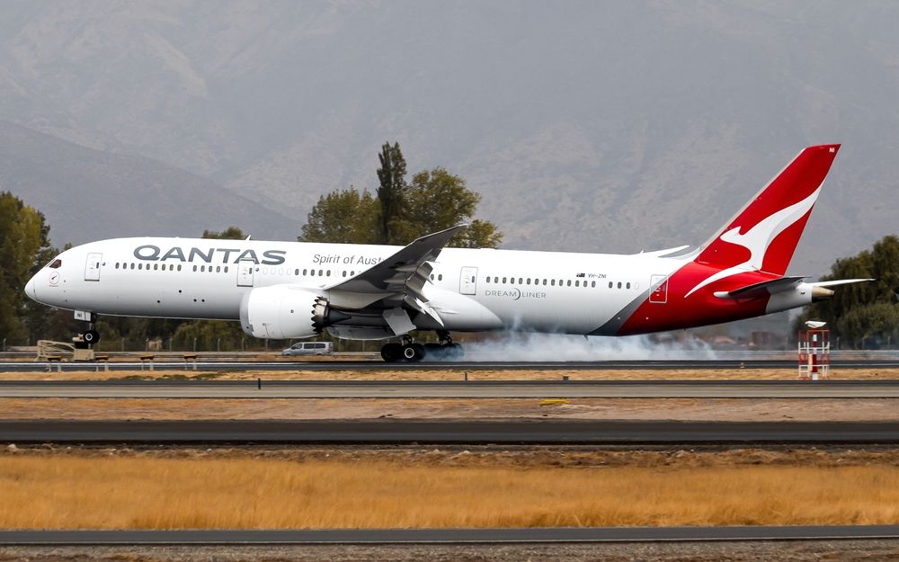 Qantas Boeing 787 Dreamliner right on its touching down