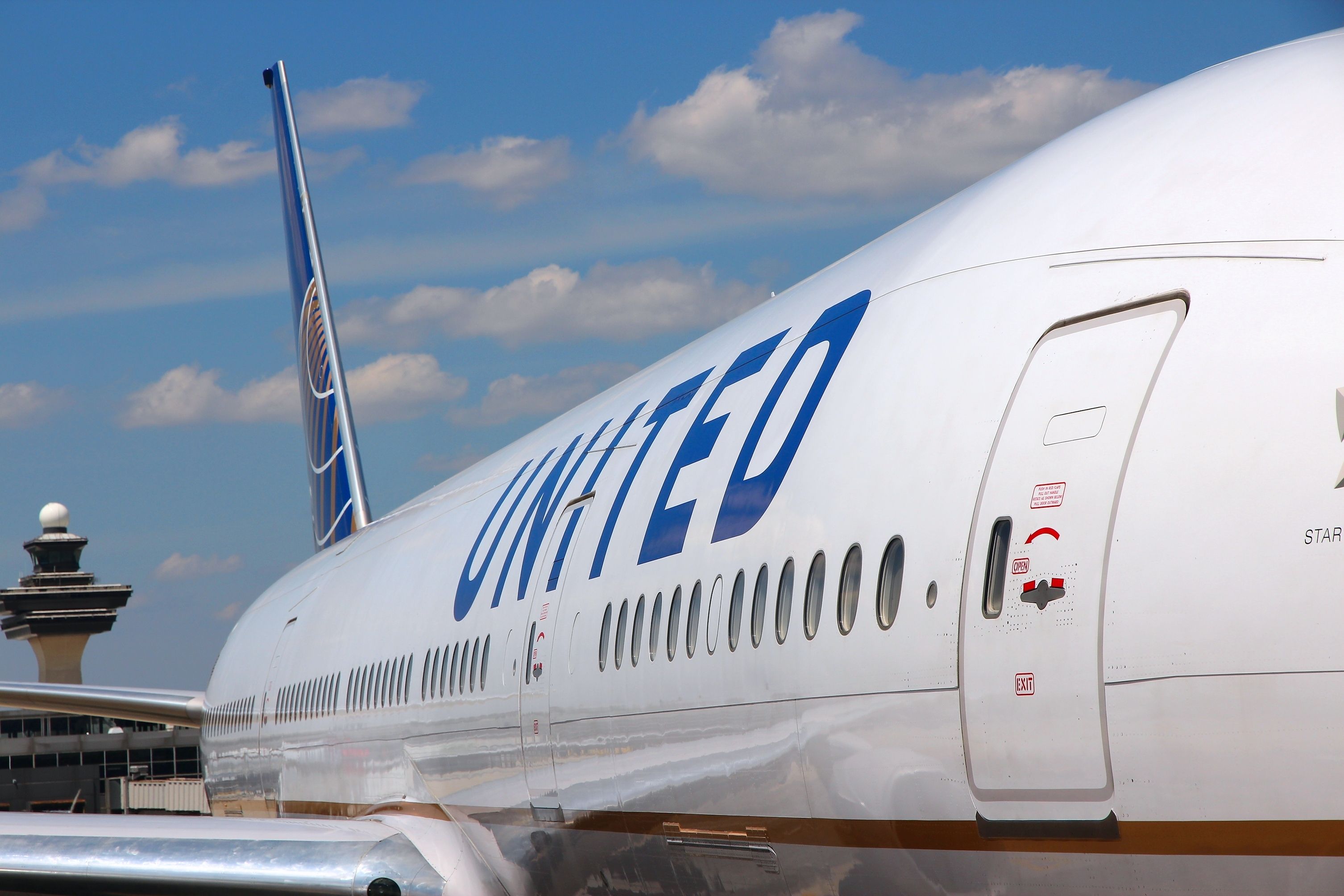 United Airlines Boeing 777-200 at Dulles International Airport in Washington, DC, USA