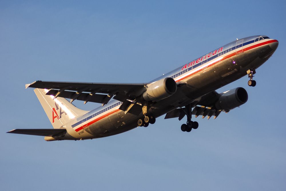 American Airlines Airbus A300-600 landing at the John F. Kennedy Airport