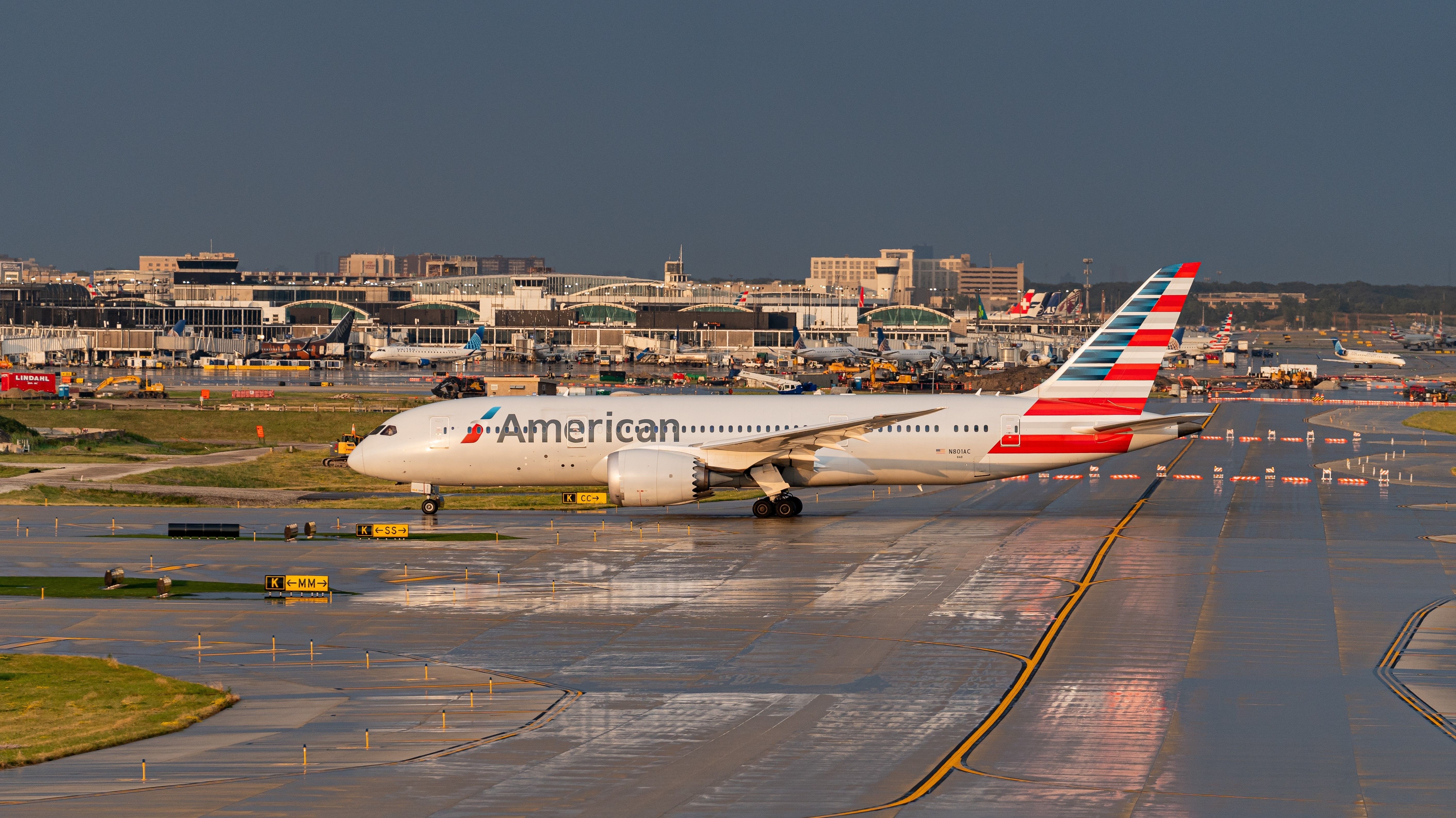 American Airlines Boeing 787 at ORD