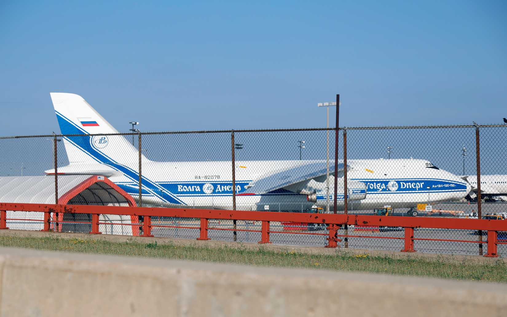 Antonov An-124 at YYZ shutterstock_2495682547