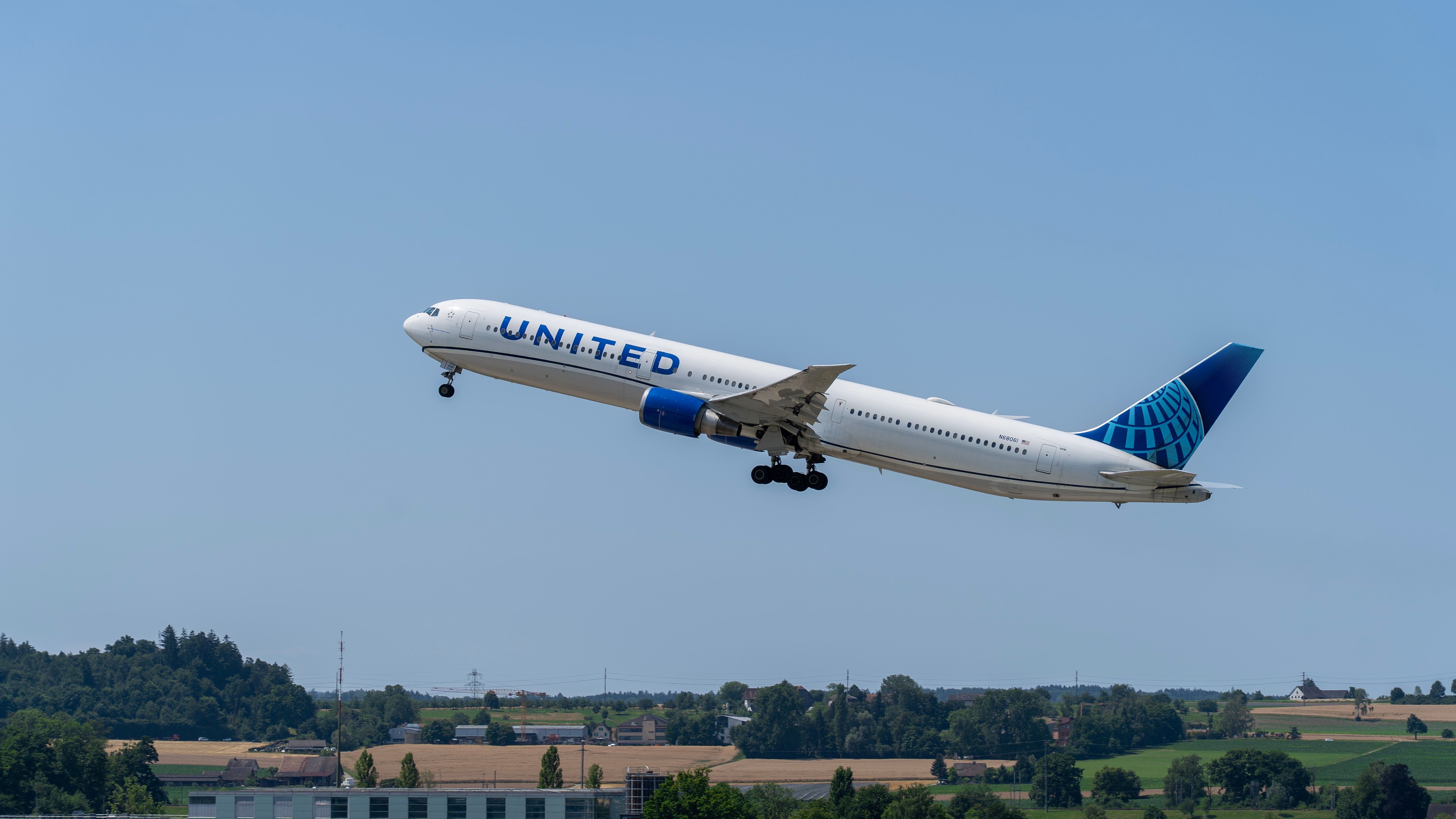 Boeing 767 United Airlines take-offs at ZRH Zurich international airport