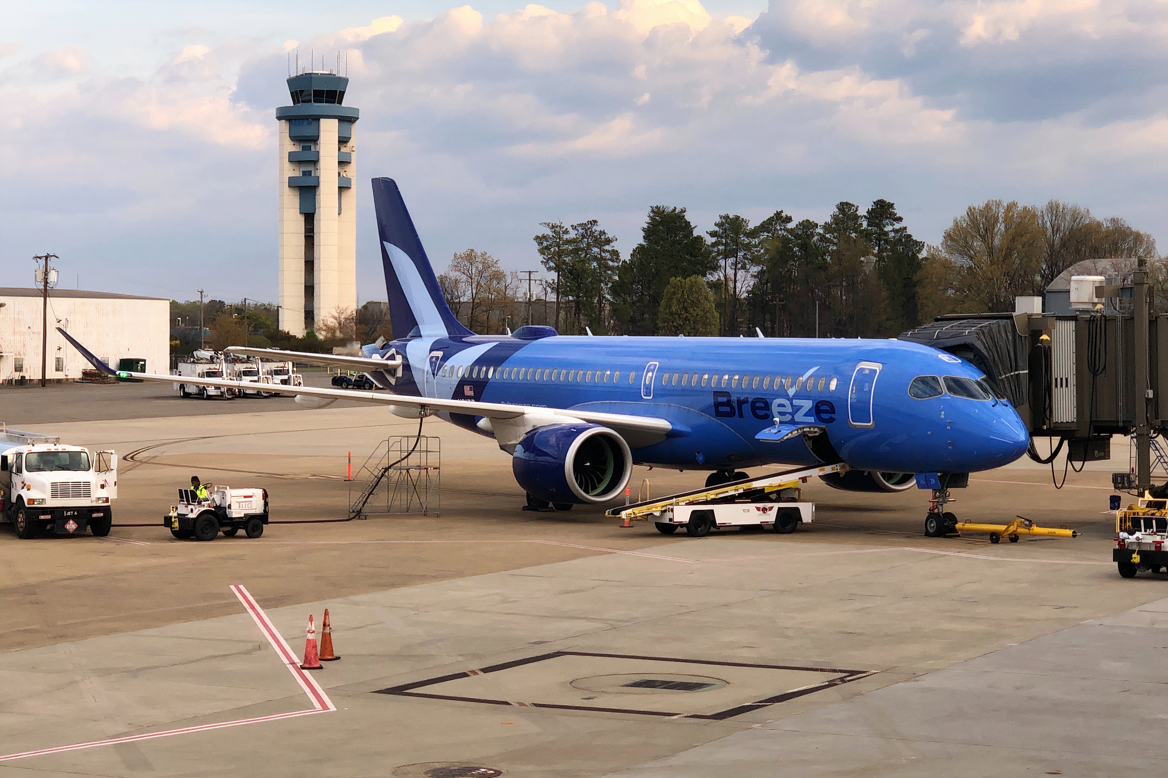 Fly With Mario: Spirit Airlines Features Airbus A320neo With