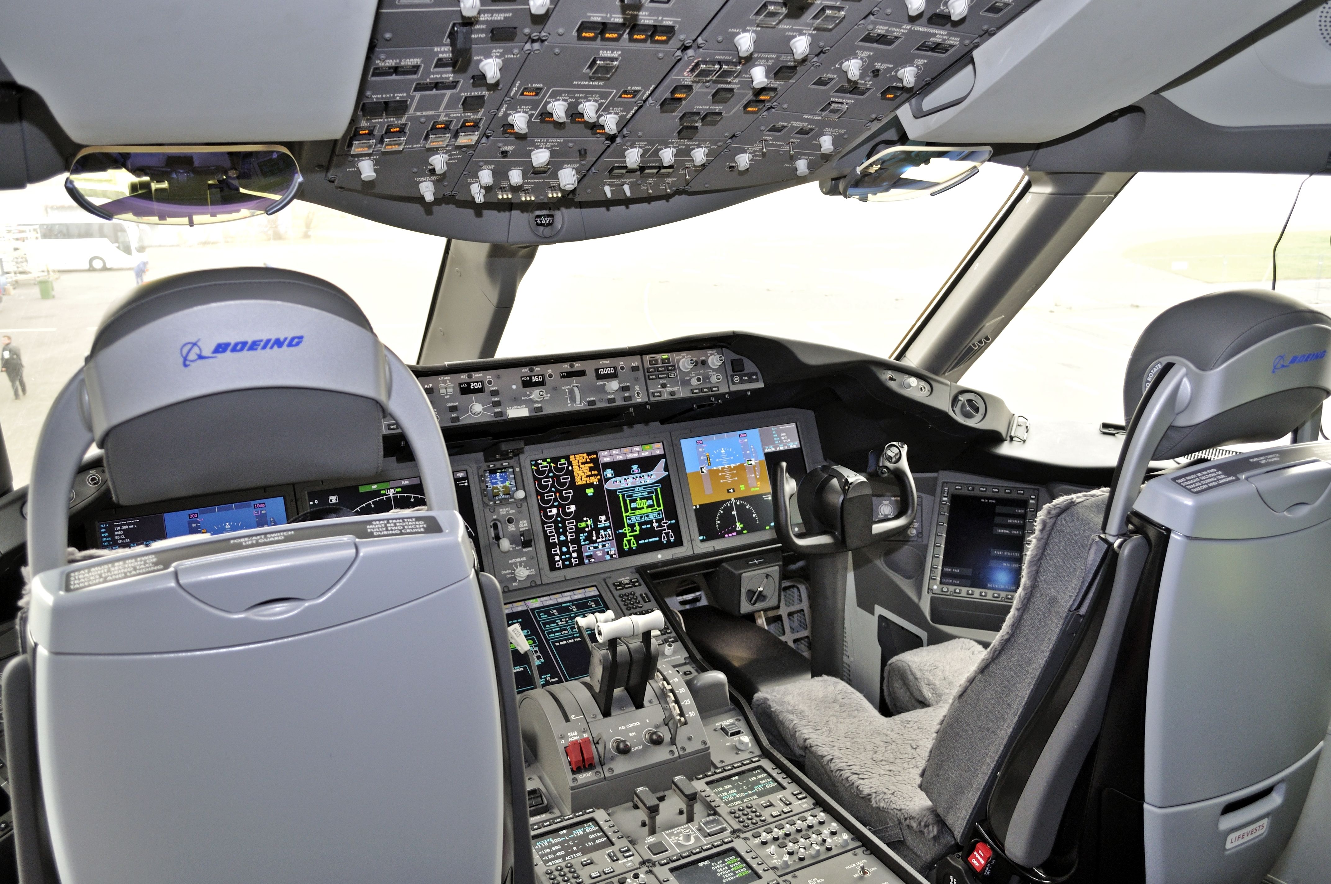 CXA・BOEING-787 Comlux Aruba For Mahsa Amini (No Women Should Be Killed For