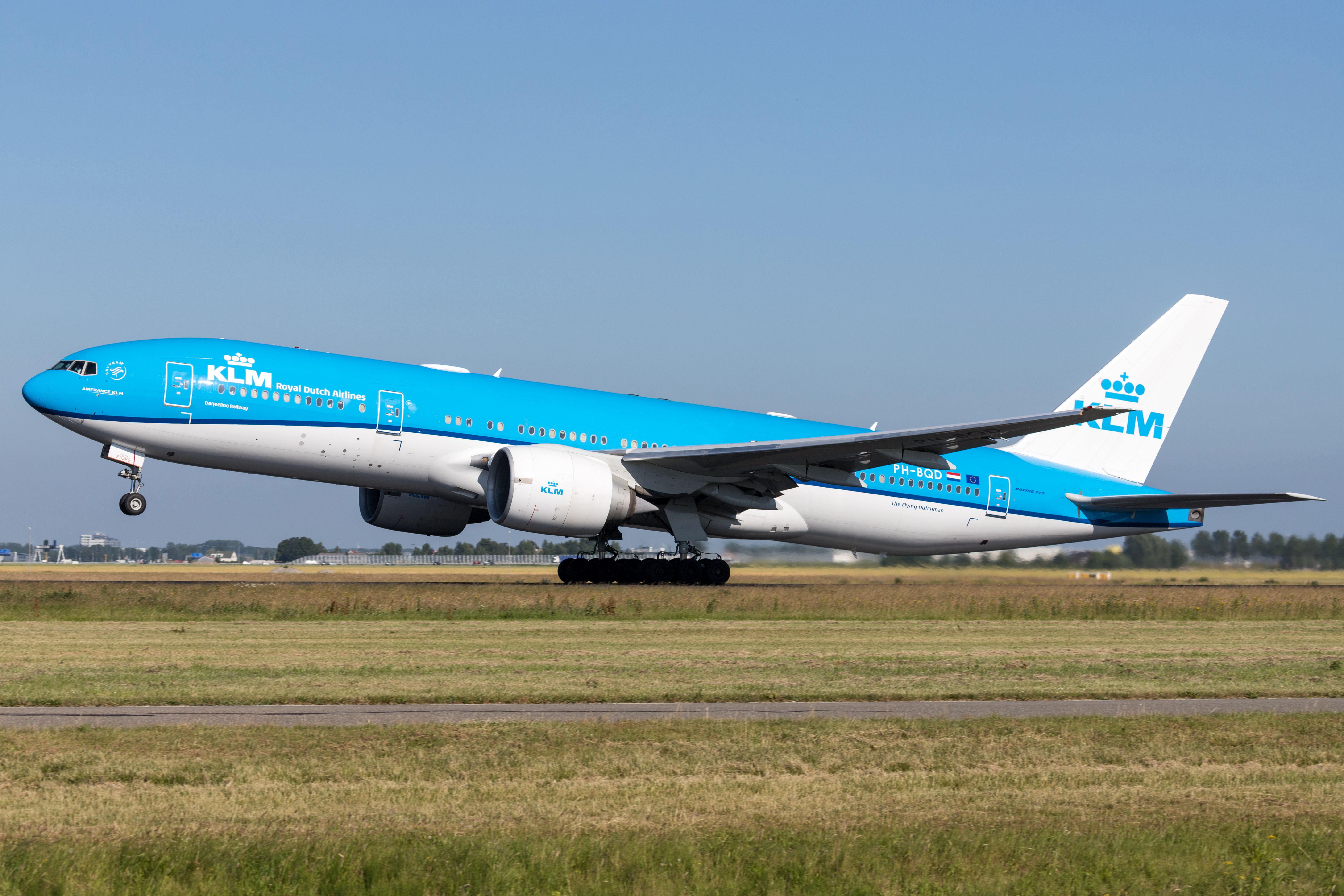 KLM Boeing 777-200 در حال پیاده شدن