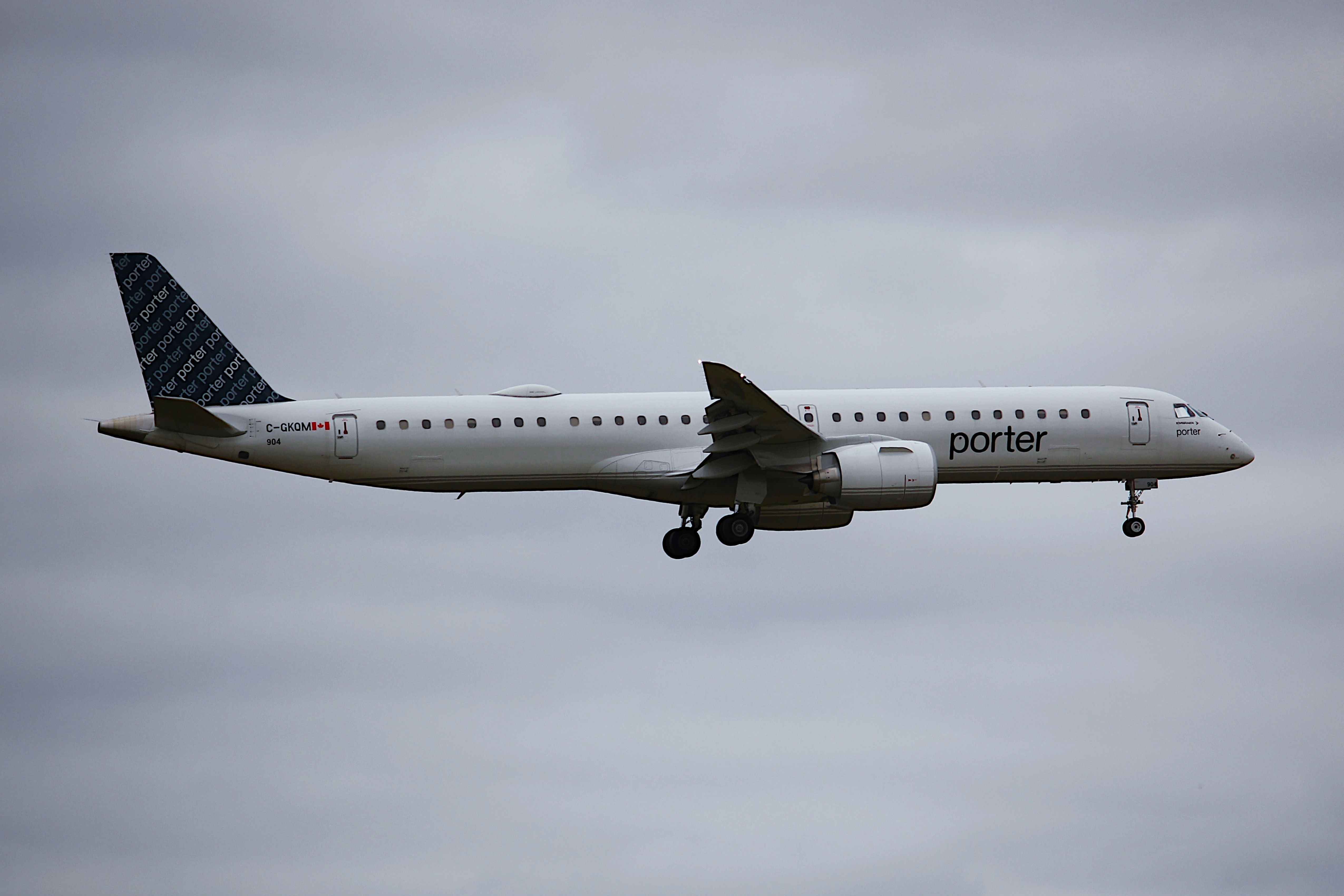 Porter Airlines E195-E2 jet 