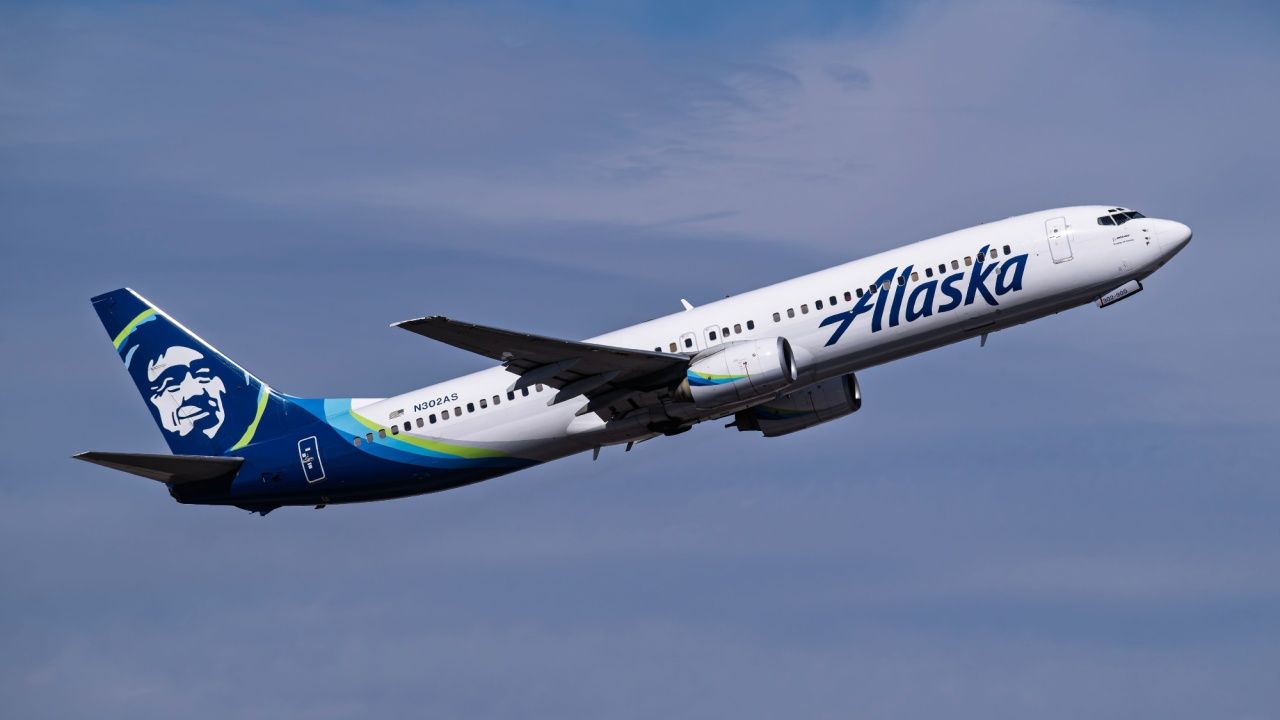 Alaska Airlines Boeing 737-900