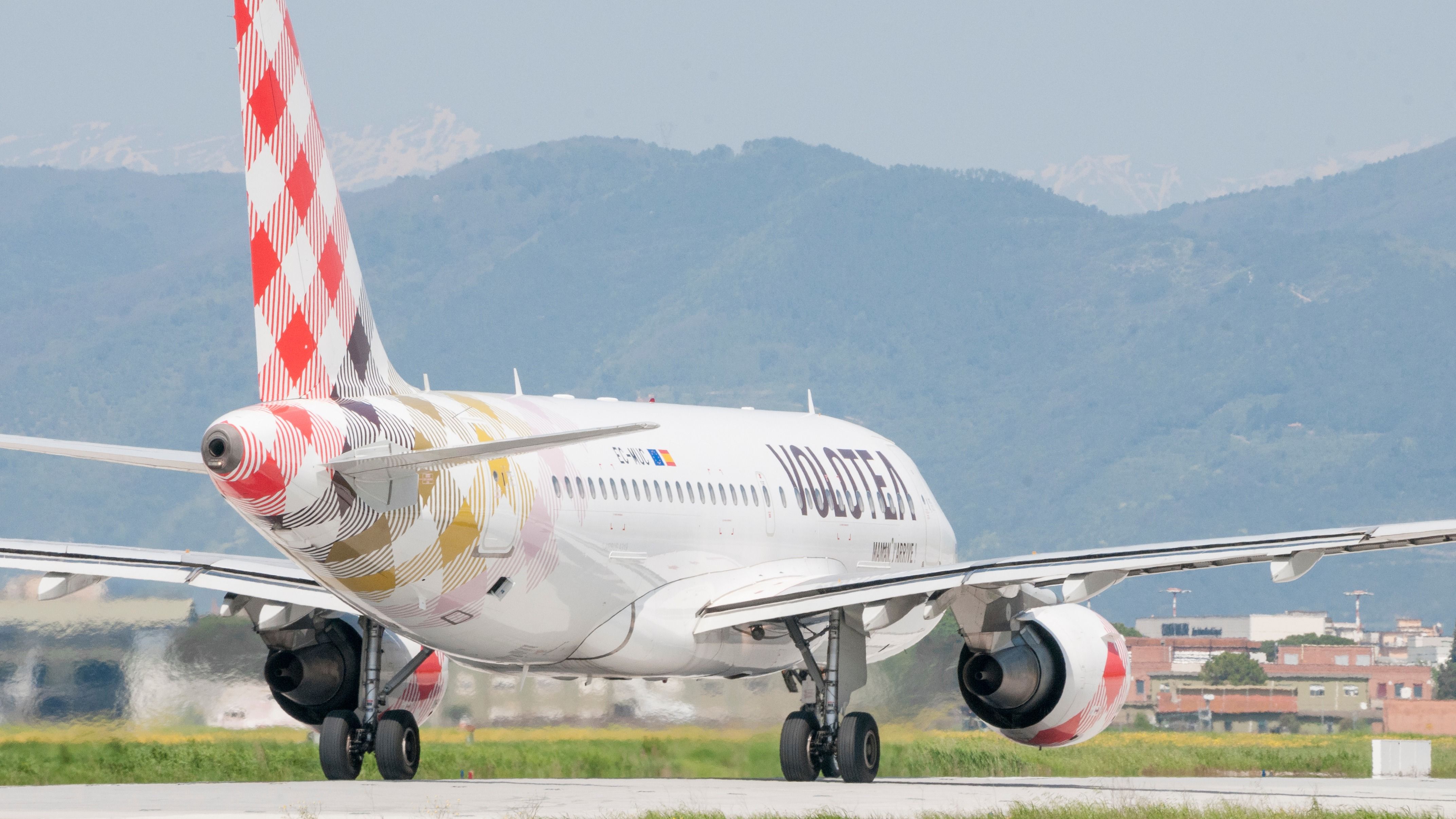 One Dead After Being Sucked Into Airbus A319 Engine In Italy