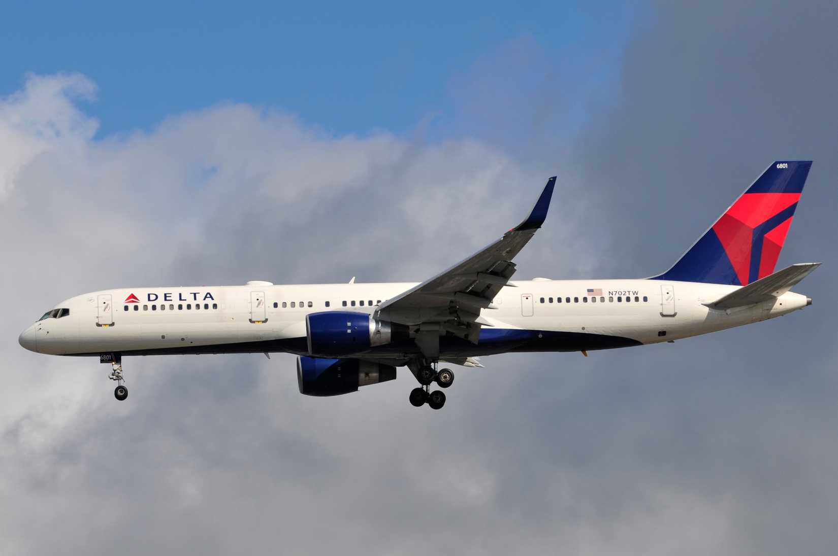 N702TW N702TW Delta Air Lines Boeing 757-2Q8