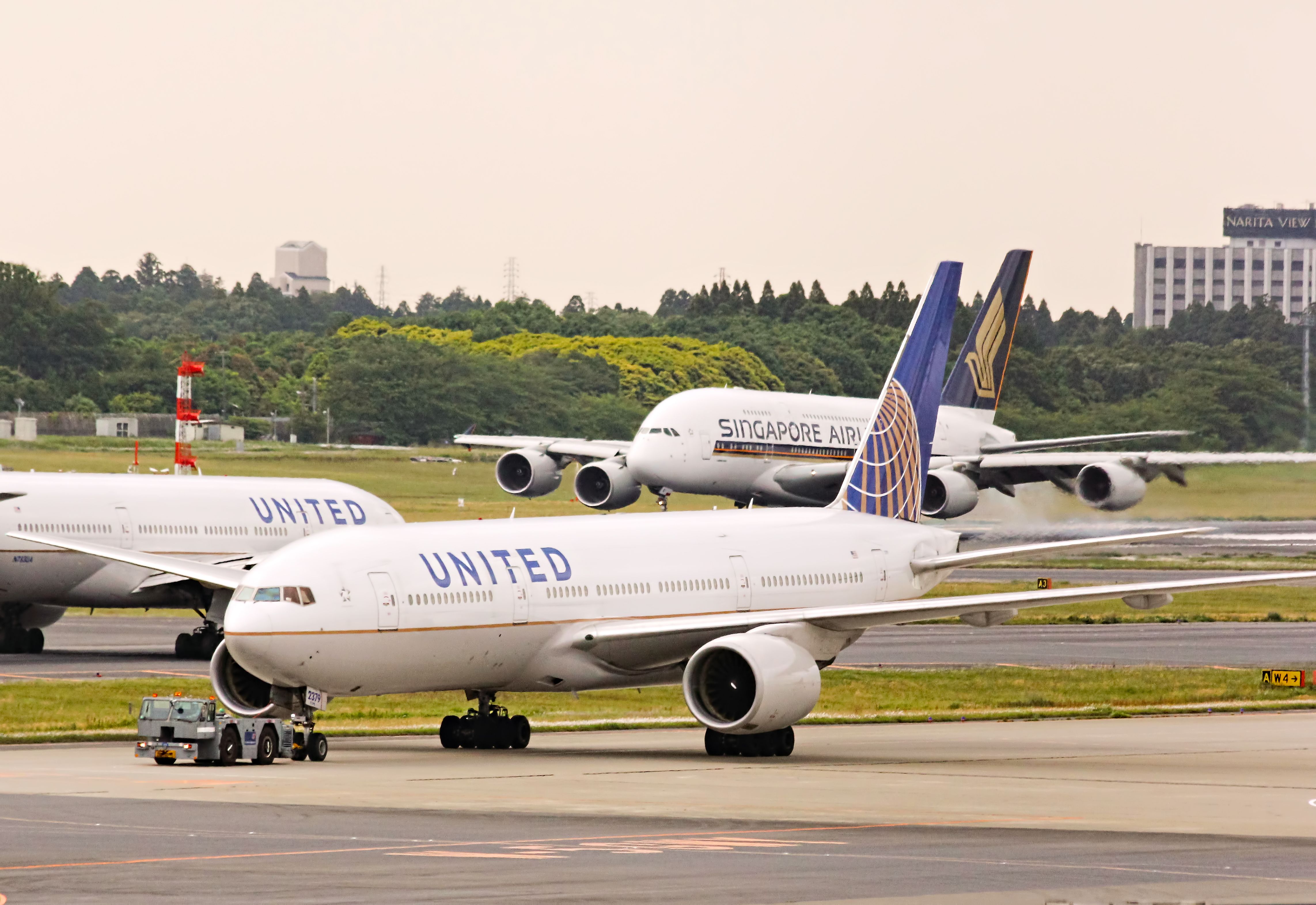United Airlines Boeing 777-200