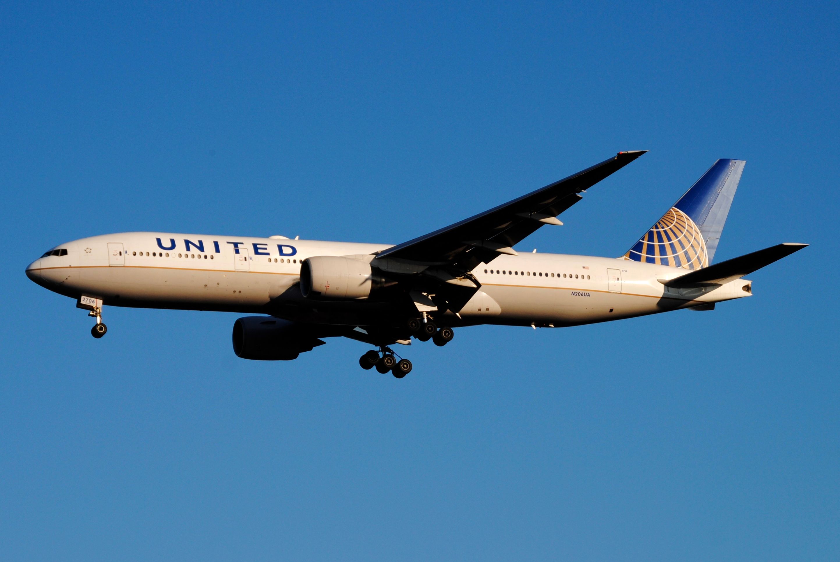 United Airlines Boeing 777-200