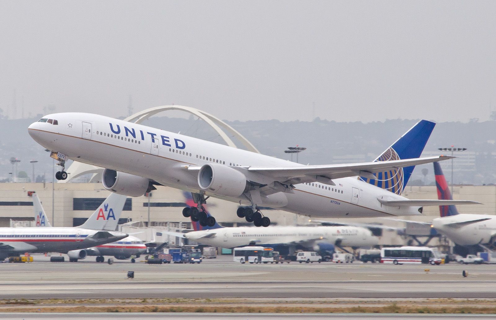 United Airlines Boeing 777-200