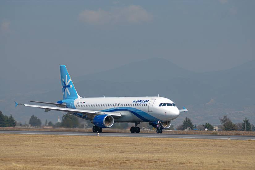 A320-214 of Interjet Airlains landing at Toluca Airport