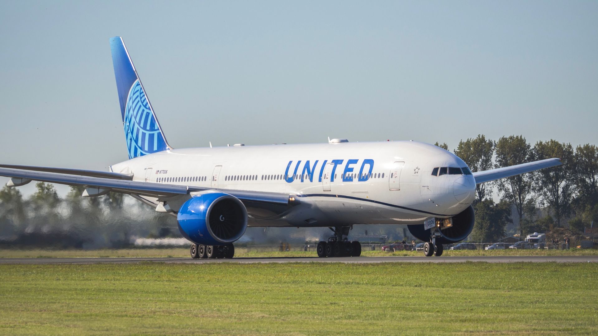 United Airlines Boeing 777