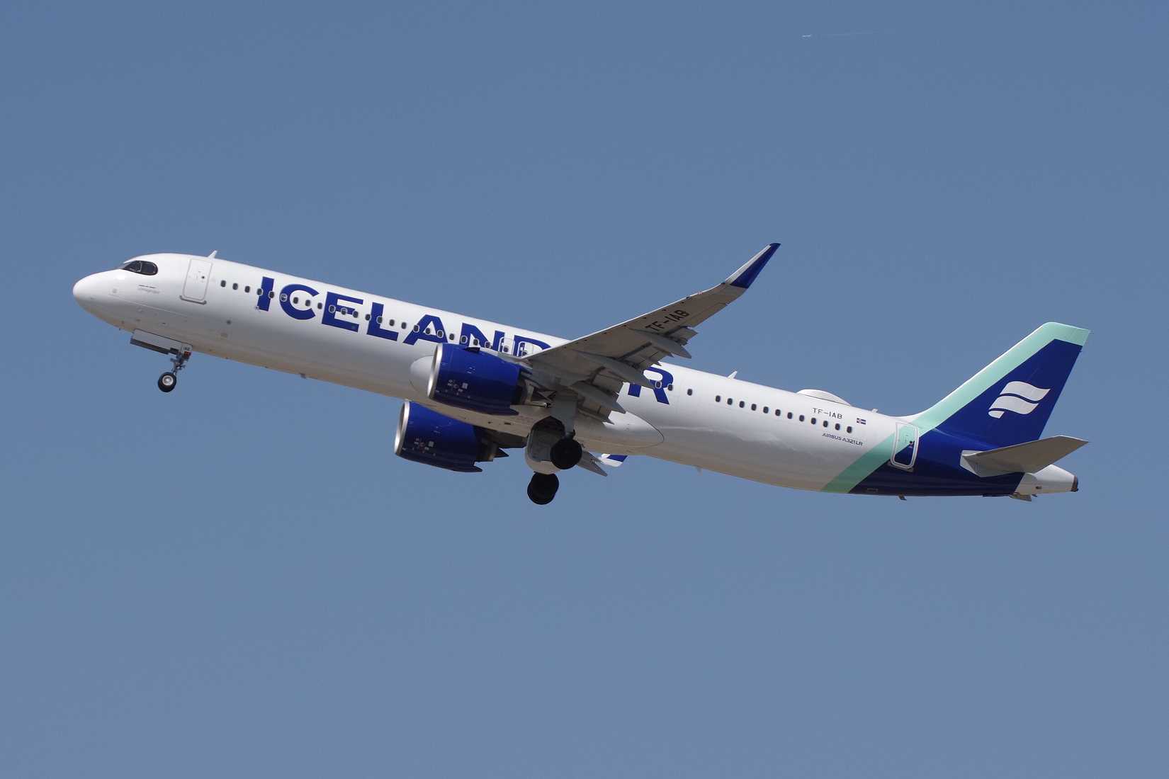 Airbus_A321-271NX_(c-n_12359,_TF-IAB)_2025-06-20_Andre_Gerwing_Collection_ID_024045