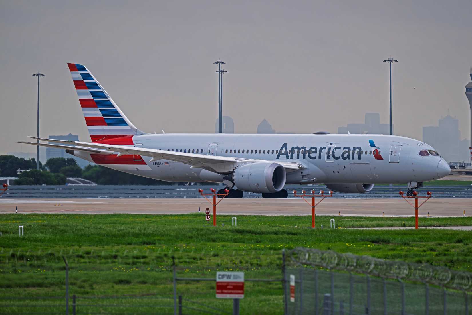 American 787-8 shutterstock_2618315247