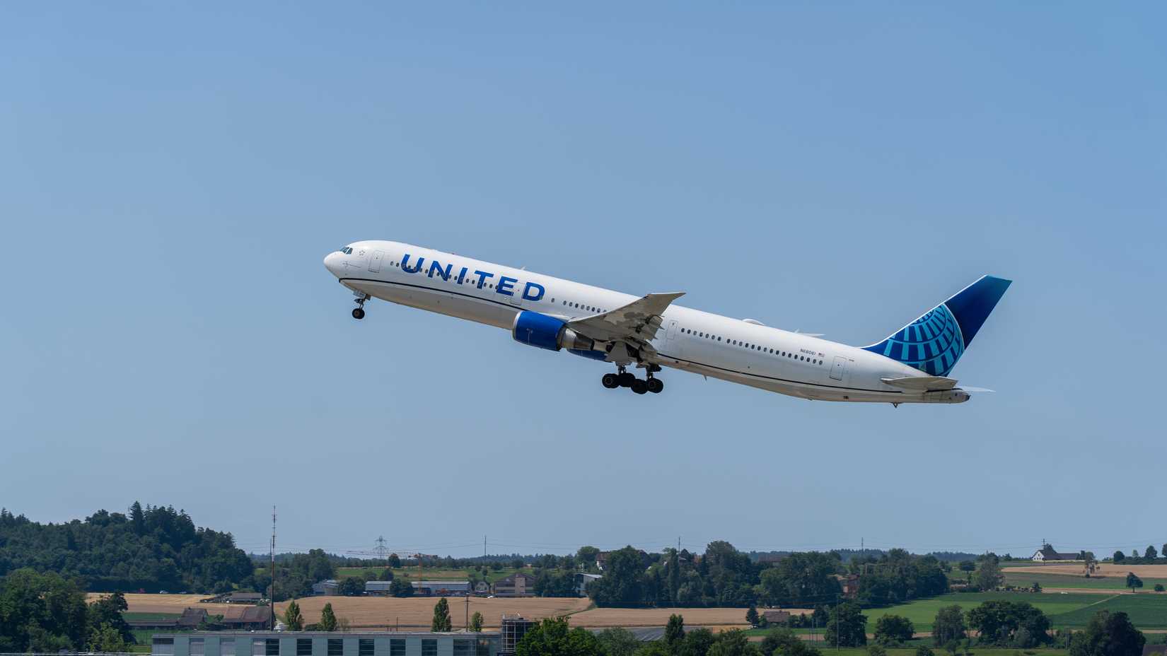 Boeing 767 United Airlines take-offs at ZRH Zurich international airport