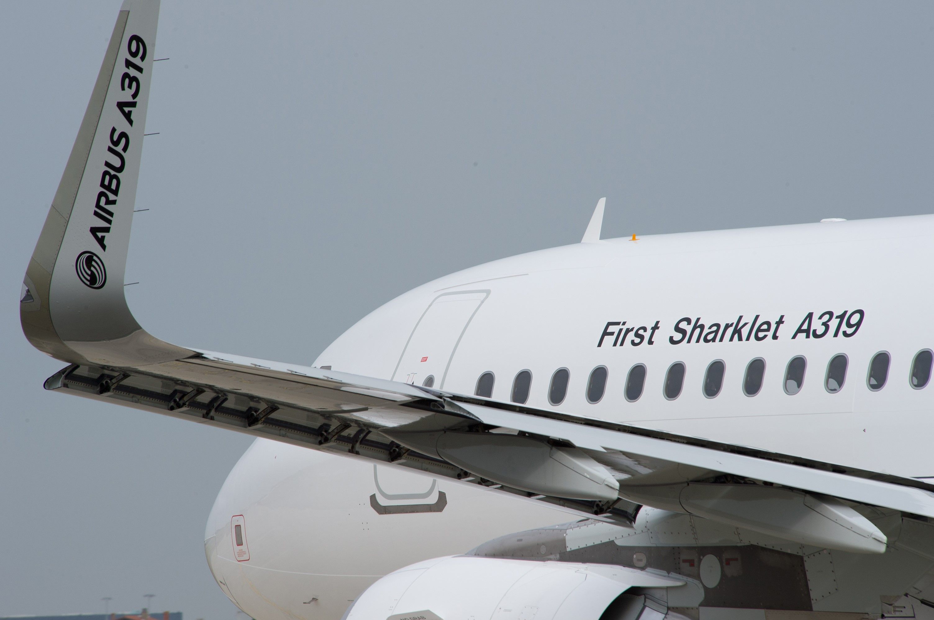 First A319 sharklet MSN5327, 2012.