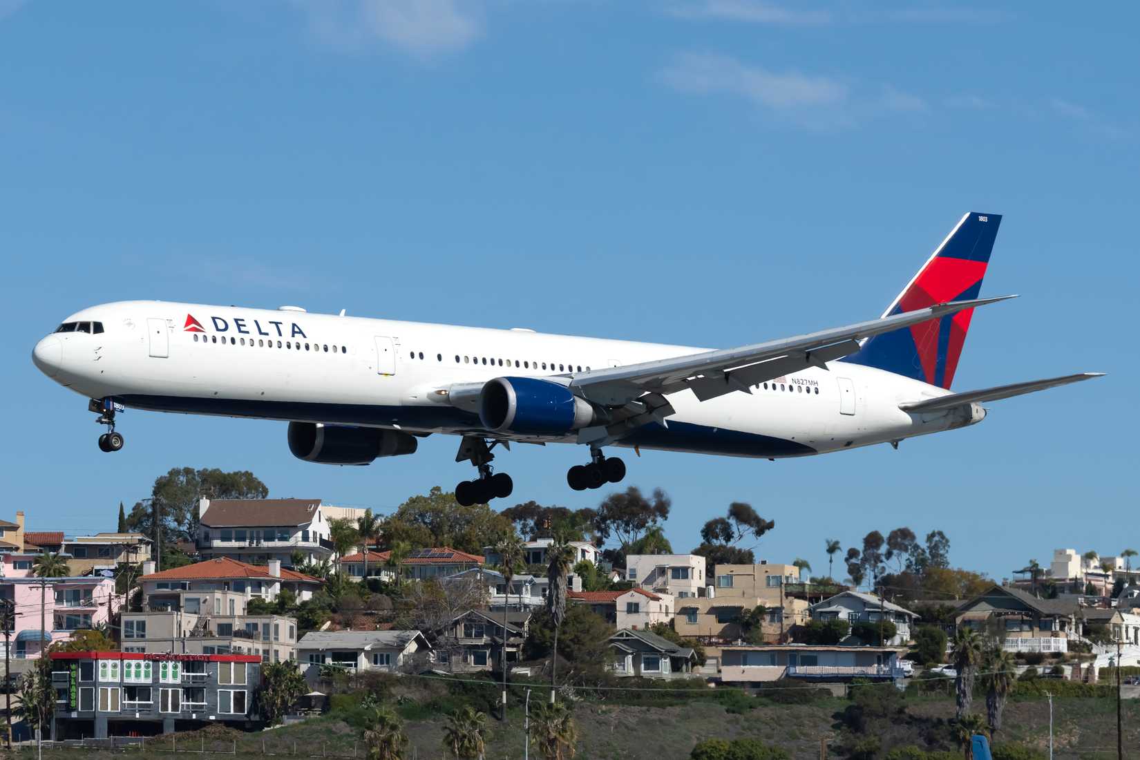 N827MH Delta Air Lines Boeing 767-432(ER) (1)