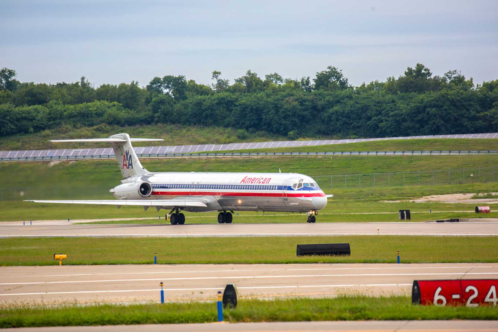 American Airlines MD-80