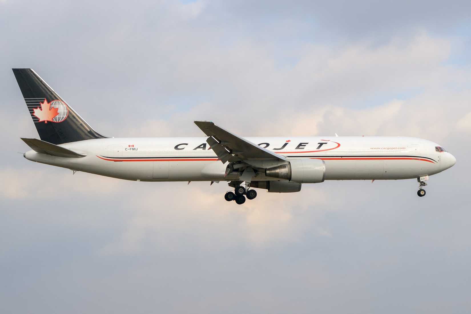 CargoJet 767-300F on approach