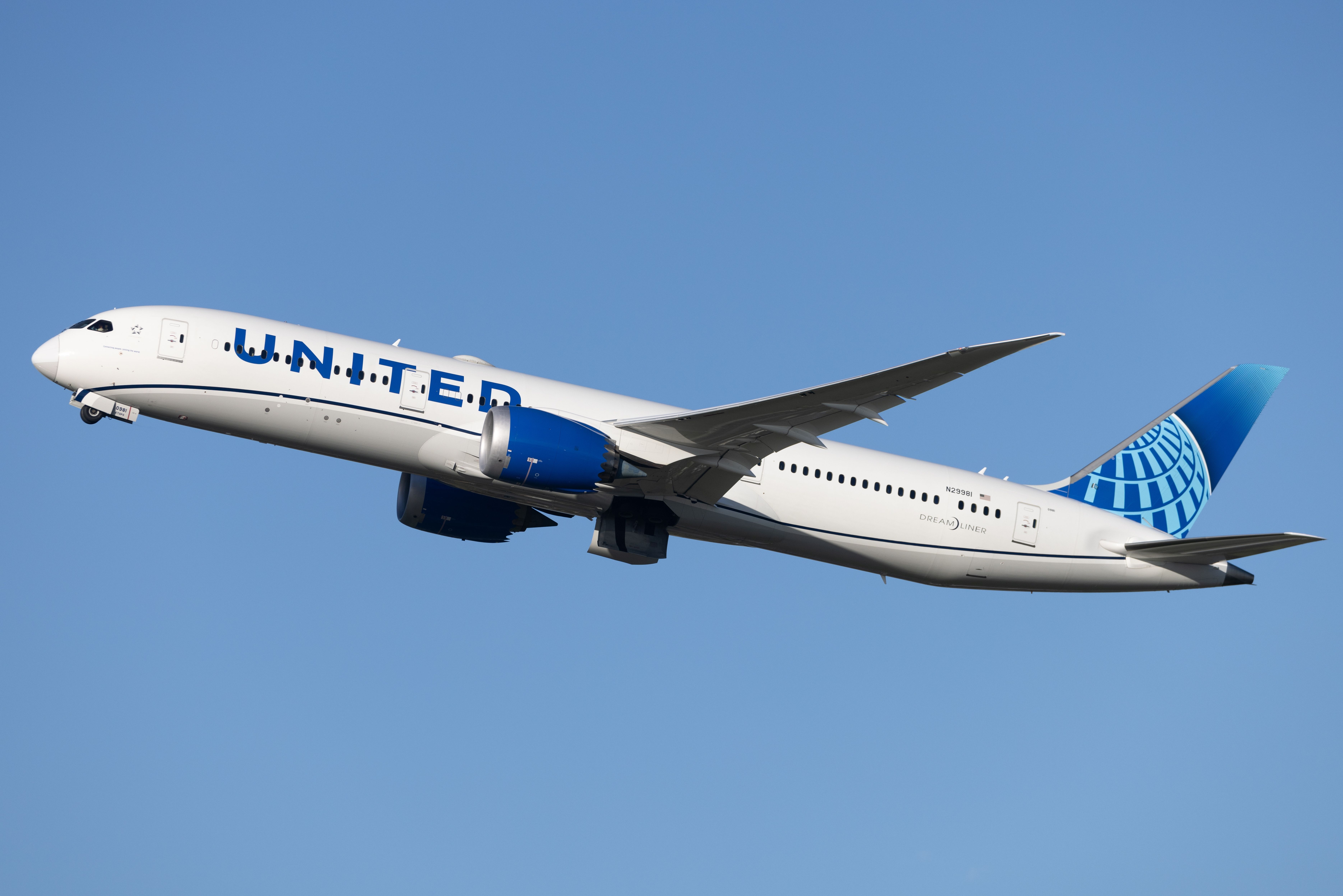 United Airlines Boeing 787 aircraft in the sky 