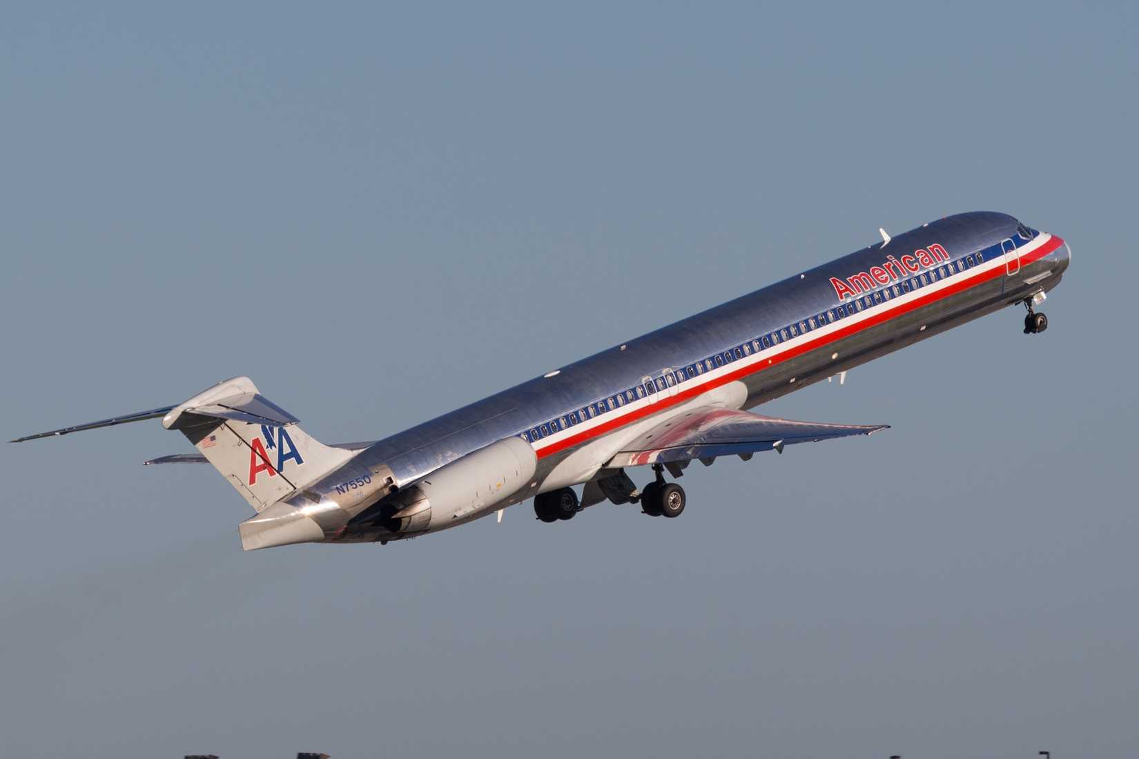 American Airlines MD-80 aircraft 