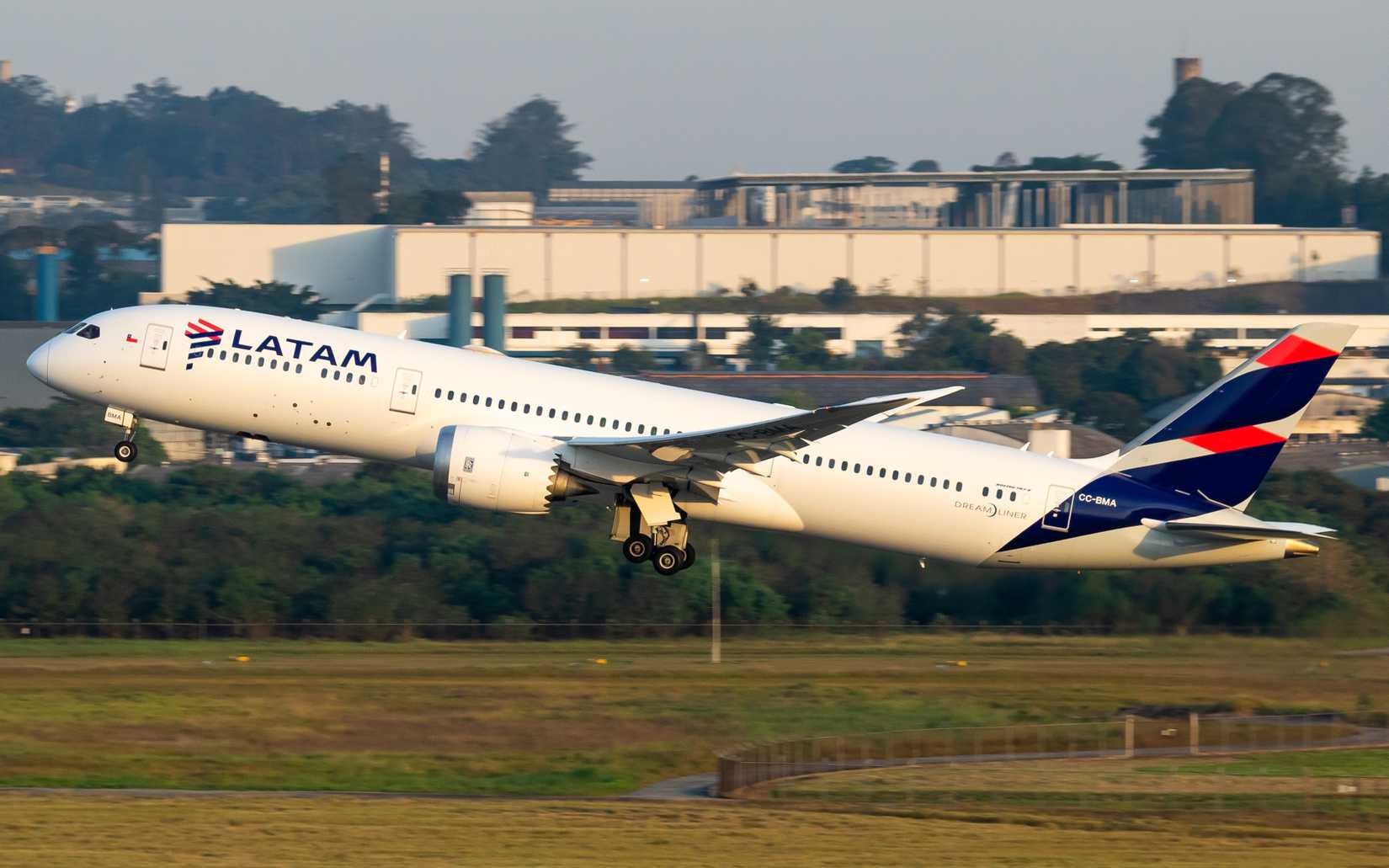 LATAM Airlines Boeing 787-9 