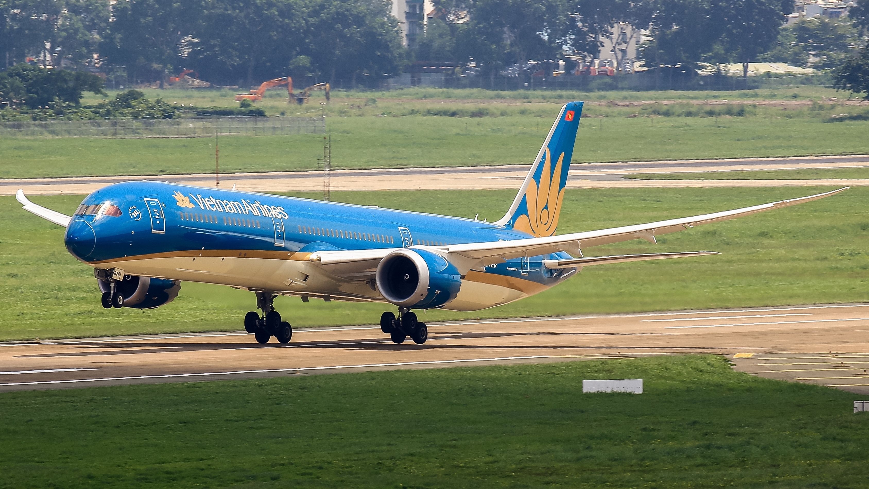Vietnam Airlines Boeing 787-10 Dreamliner at Tan Son Nhat International Airport