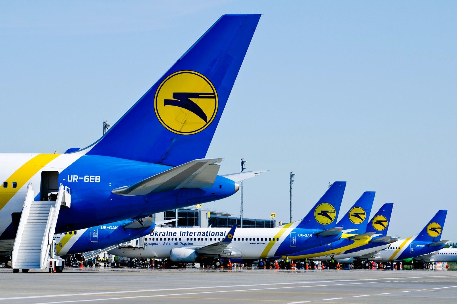 Ukraine_International_Airlines_aircraft_at_Boryspil_Airport