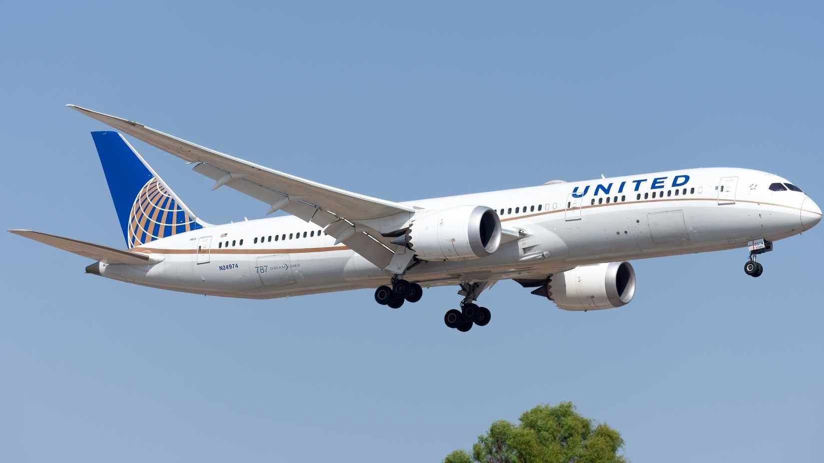 United Airlines Boeing 787-9 seen landing at Tel Aviv Ben Gurion Airport.