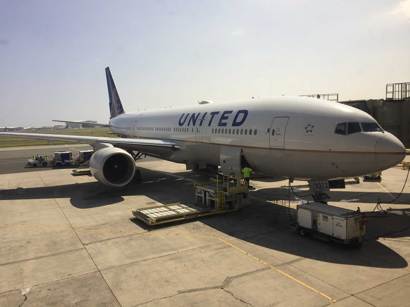 United Airlines 777-200 N772UA