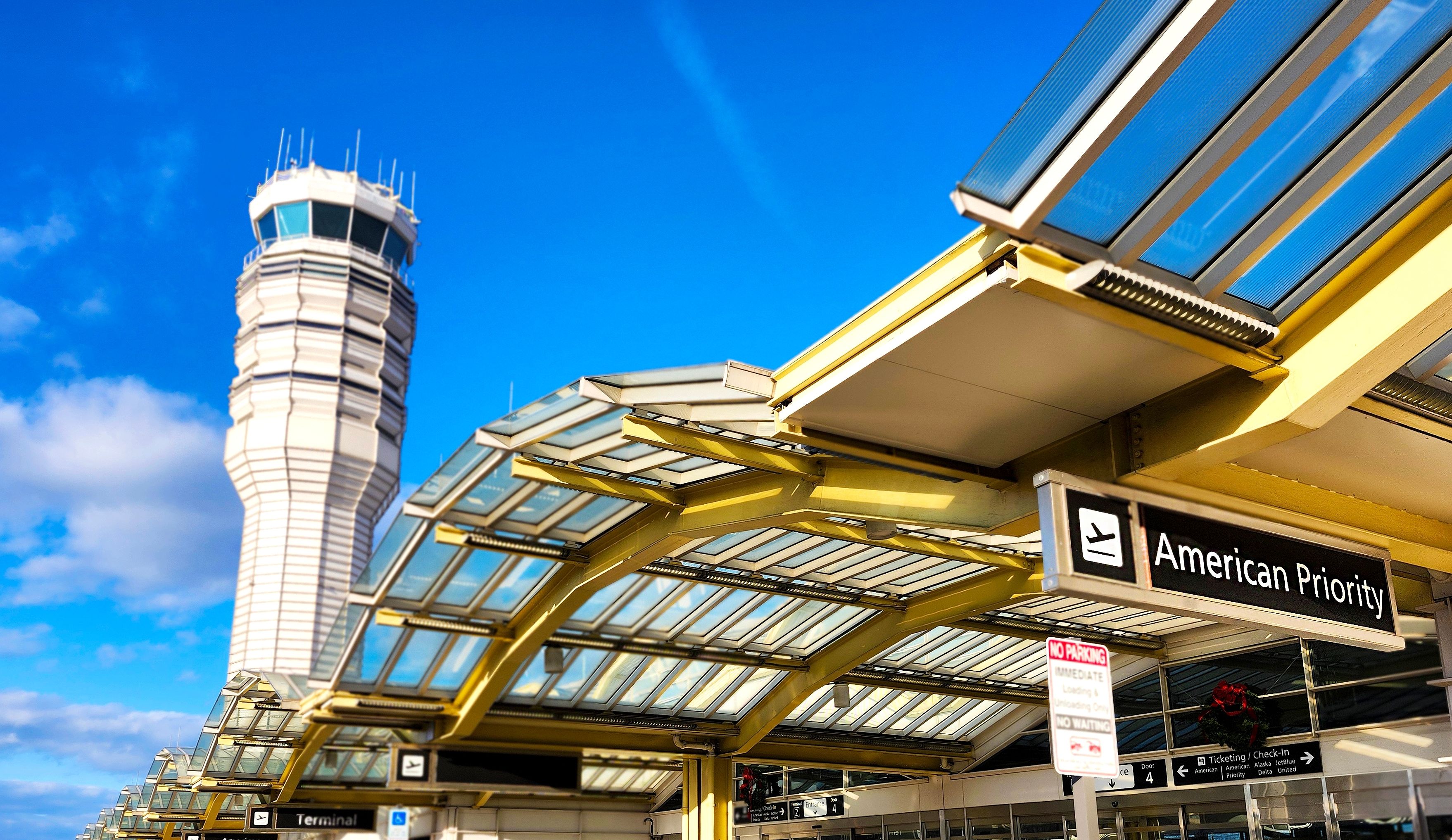Why Does American Airlines Have So Many Hubs On The East Coast?